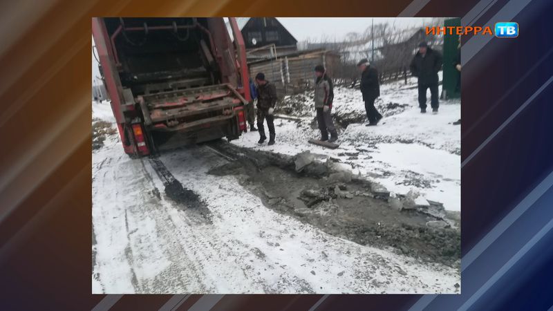 "Раскопали и уехали!" Жители улицы Толмачёва борются с последствиями потопа