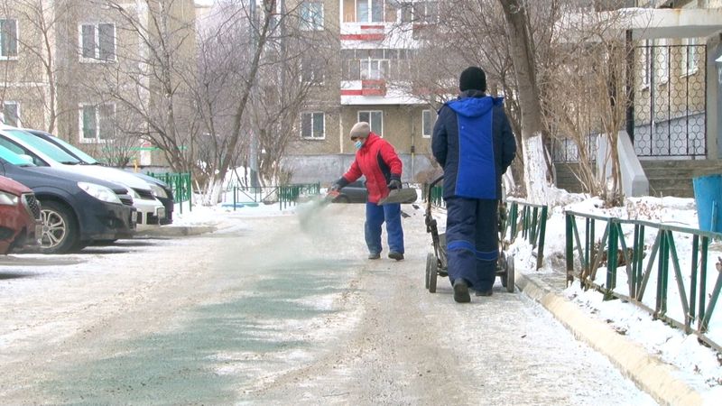 В Свердловской области открыто около 100 вакансий для «борцов со снегом»