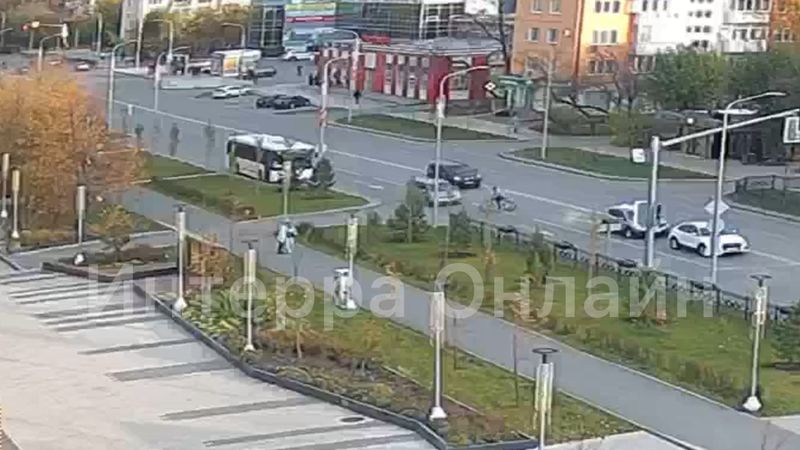 На проспекте Ильича автомобиль сбил велосипедиста