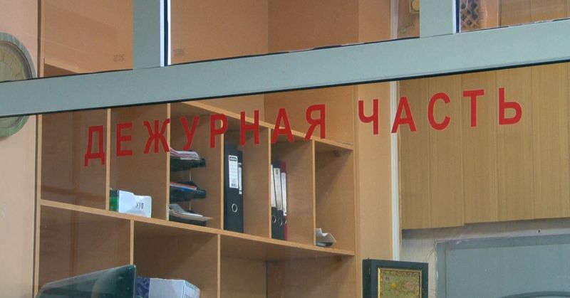 Первоуралец похитил 9 флаконов туалетной воды