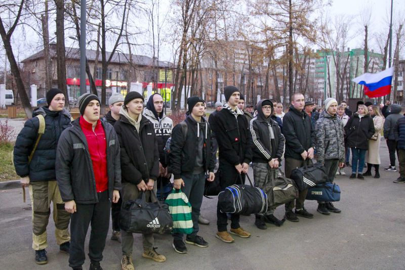 Первоуральцы отправились на срочную службу