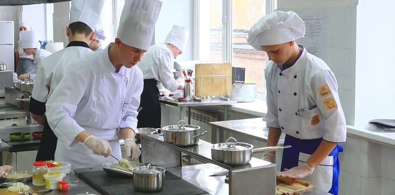 Свердловской области не хватает поваров, в топе – европейская и русская кухня