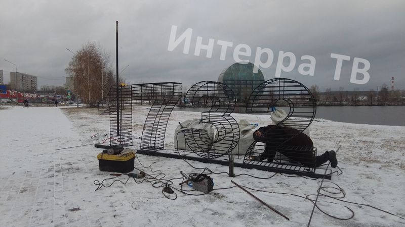 Новый арт-объект устанавливают на набережной Нижне-Шайтанского пруда
