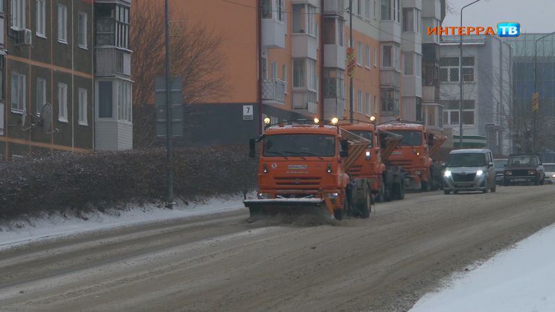 Коммунальные службы устраняют последствия снегопада