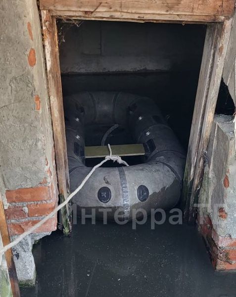 "Воды в подвале уже столько, что можно на лодке плавать!"