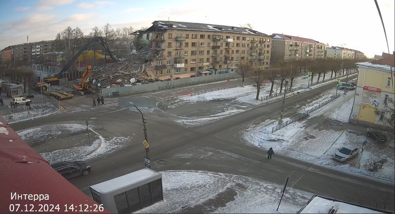 На улице Ватутина начались работы по сносу аварийного дома