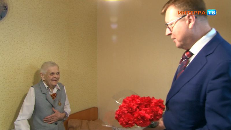 Трём первоуральским ветеранам вручил медали «80 лет Победы в Великой Отечественной войне»