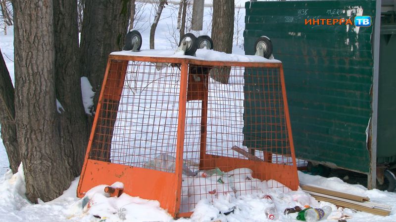 «Всего неизвестные порезали около 20 оранжевых сеток на контейнерных площадках»