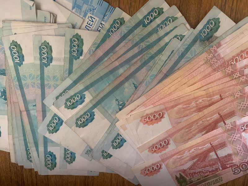 Кредиты в России: каждый третий брал за последние полгода, 62% считают долговой ямой
