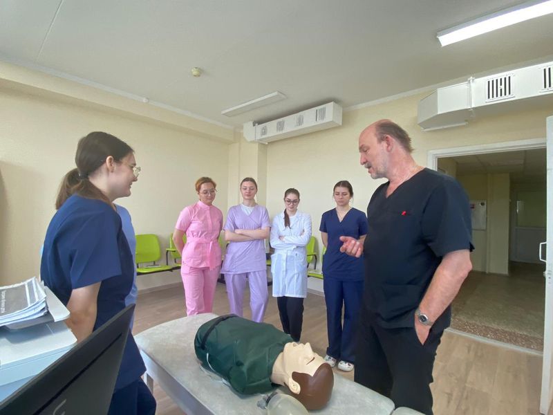 Первокурсницы медуниверситета вышли на свою первую практику в детскую городскую больницу Первоуральска