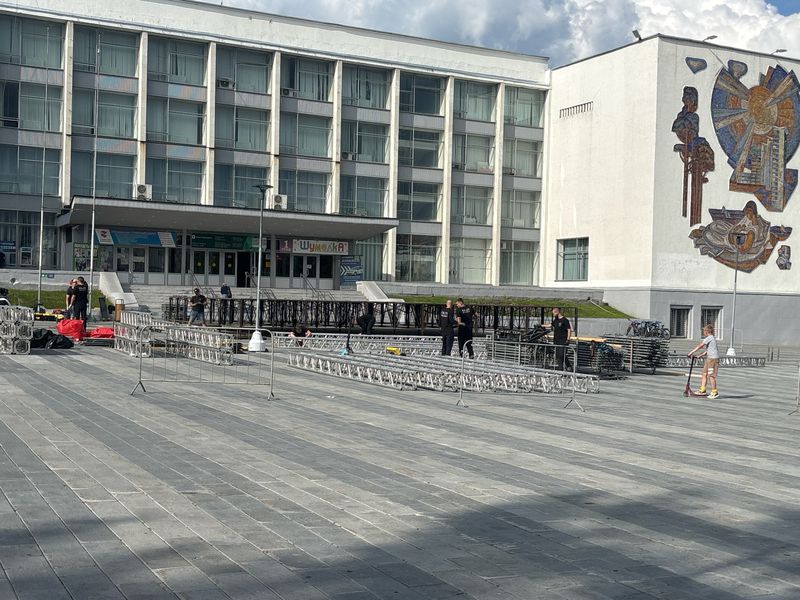 Изменится схема движения автобусов, запретят продавать алкоголь и ездить на электросамокатах