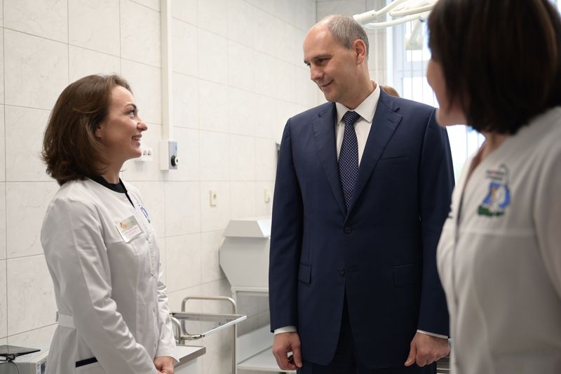 Денис Паслер открыл крупнейшую в Свердловской области поликлинику ДГБ №15 в Екатеринбурге