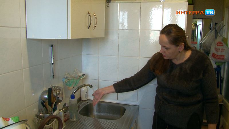 «Из крана бежит еле тёплая вода вместо горячей»