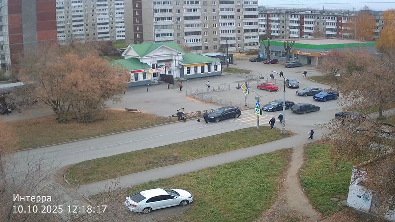 На пешеходном переходе снова ДТП с самокатчиком