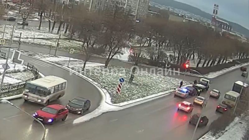 На пр.Ильича остановили пьяного автомобилиста. О нём в полицию сообщили горожане