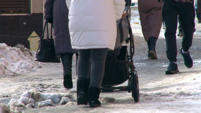 Гибкий график и удалёнка сегодня нужны работающим матерям больше матпомощи